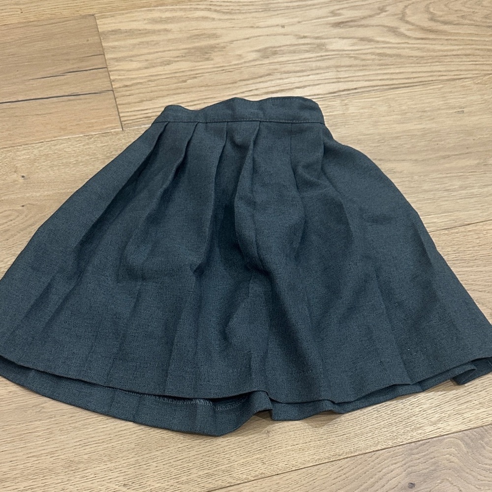French toast gray pleated Skirt 6 girls